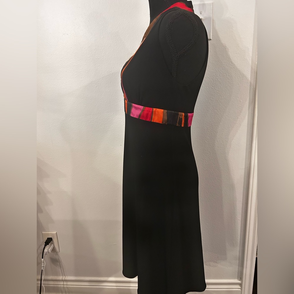Women's MUSE Black Sleeveless V-neck Dress, Size 4 - Picture 3 of 14
